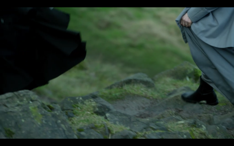 outlander-screenshot-first-wife-claire-shoe